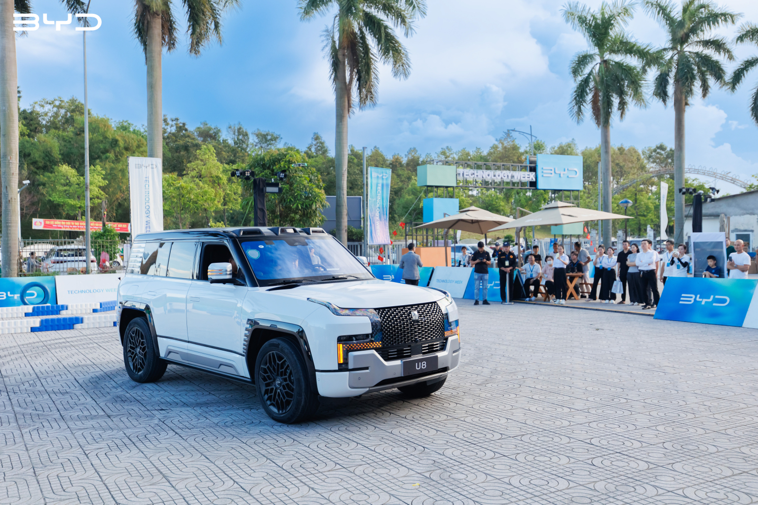 Mẫu xe YangWang U8 trưng bày tại BYD Technology Week Phú Thọ