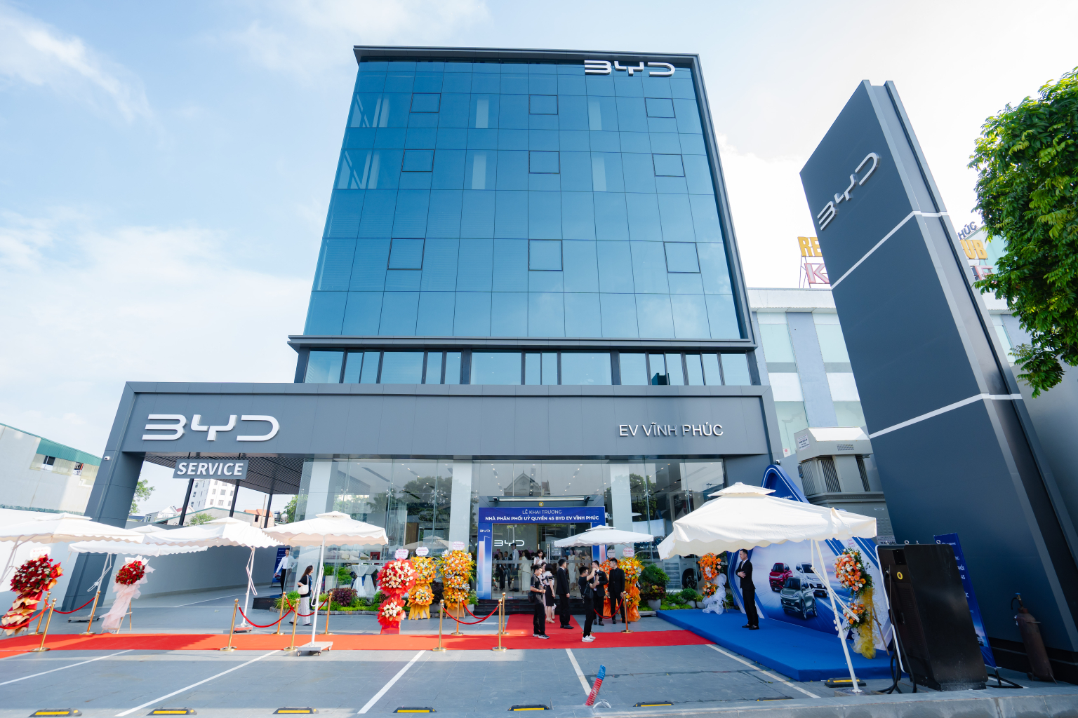 Trong tháng khai trương, BYD Vĩnh Phúc khuyến mại rửa xe miễn phí cho khách hàng đến lái thử xe BYD tại showroom BYD Vĩnh Phúc