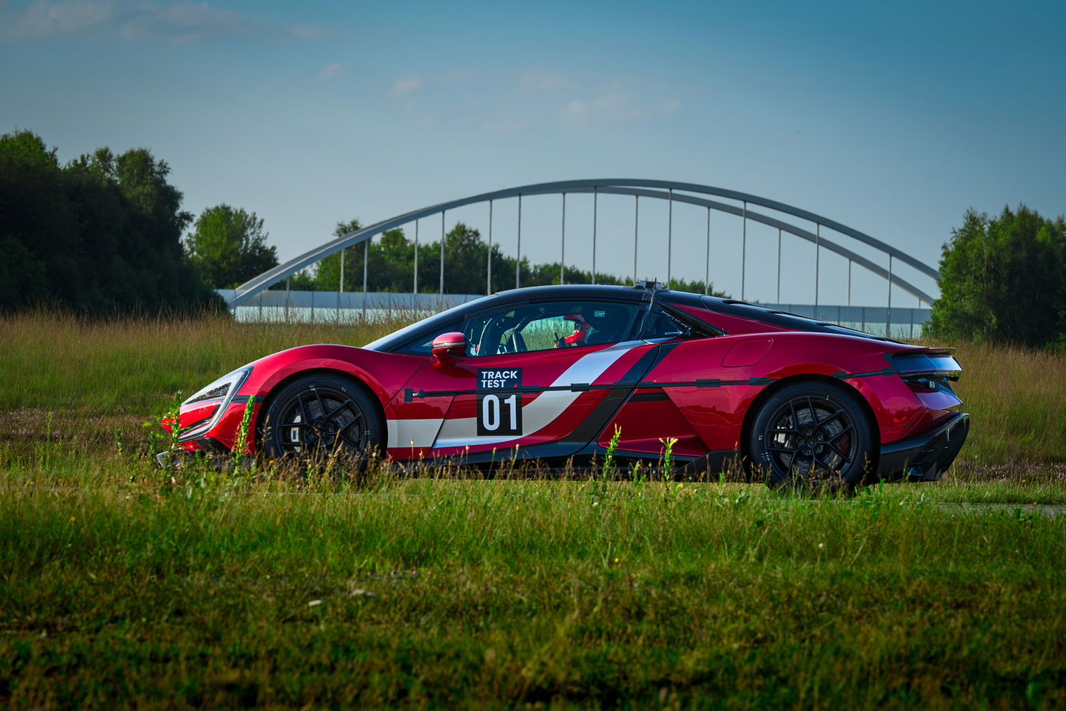 Siêu xe điện YangWang U9 Track Edition – trang bị nền tảng e⁴, khung gầm DiSus-X và hệ thống quad-motor 3.000 PS, khẳng định tốc độ, sức mạnh và độ an toàn vượt trội.