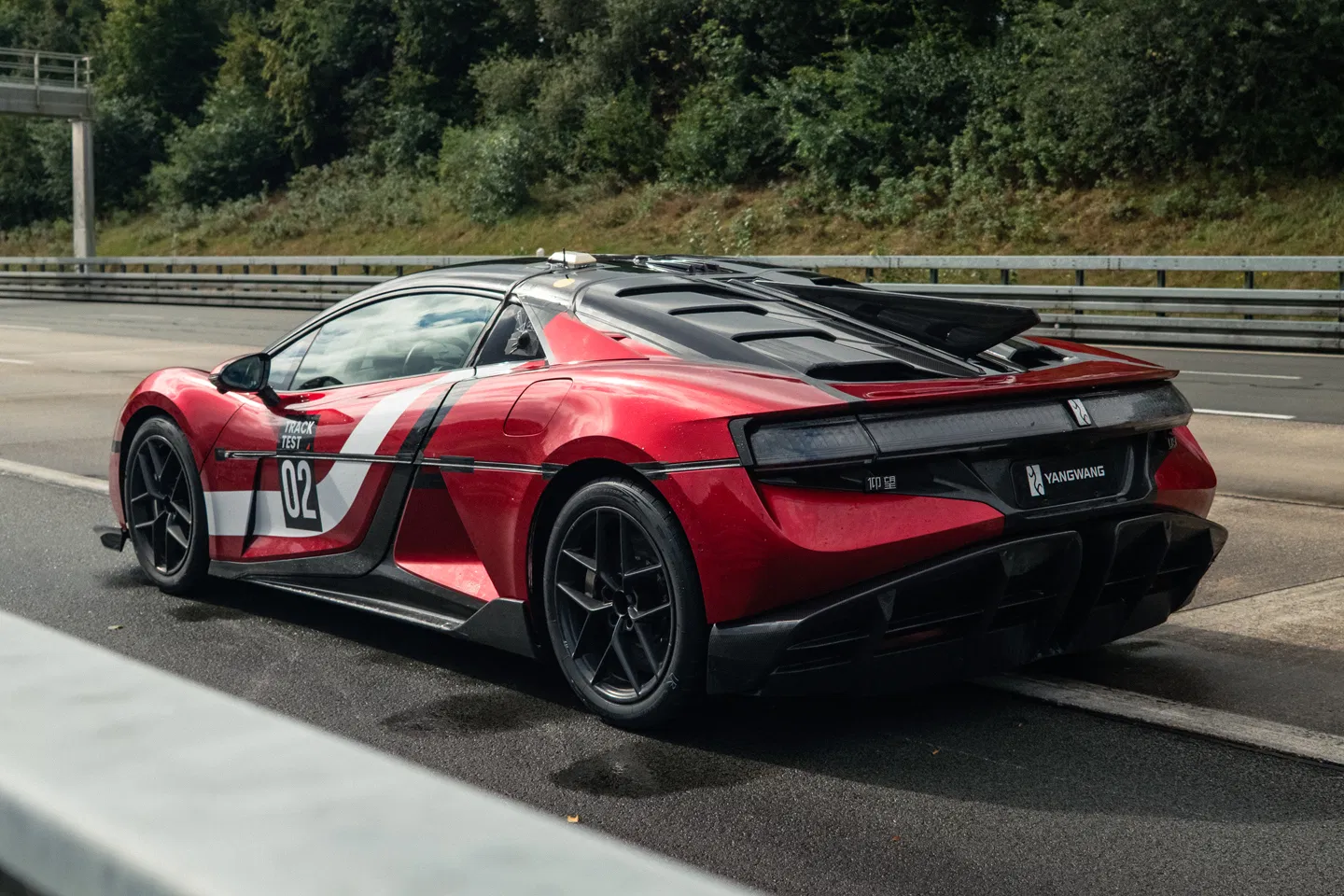 YANGWANG U9X khẳng định tầm nhìn chiến lược của BYD: "Đưa công nghệ điện hóa đến gần hơn với mọi khách hàng."