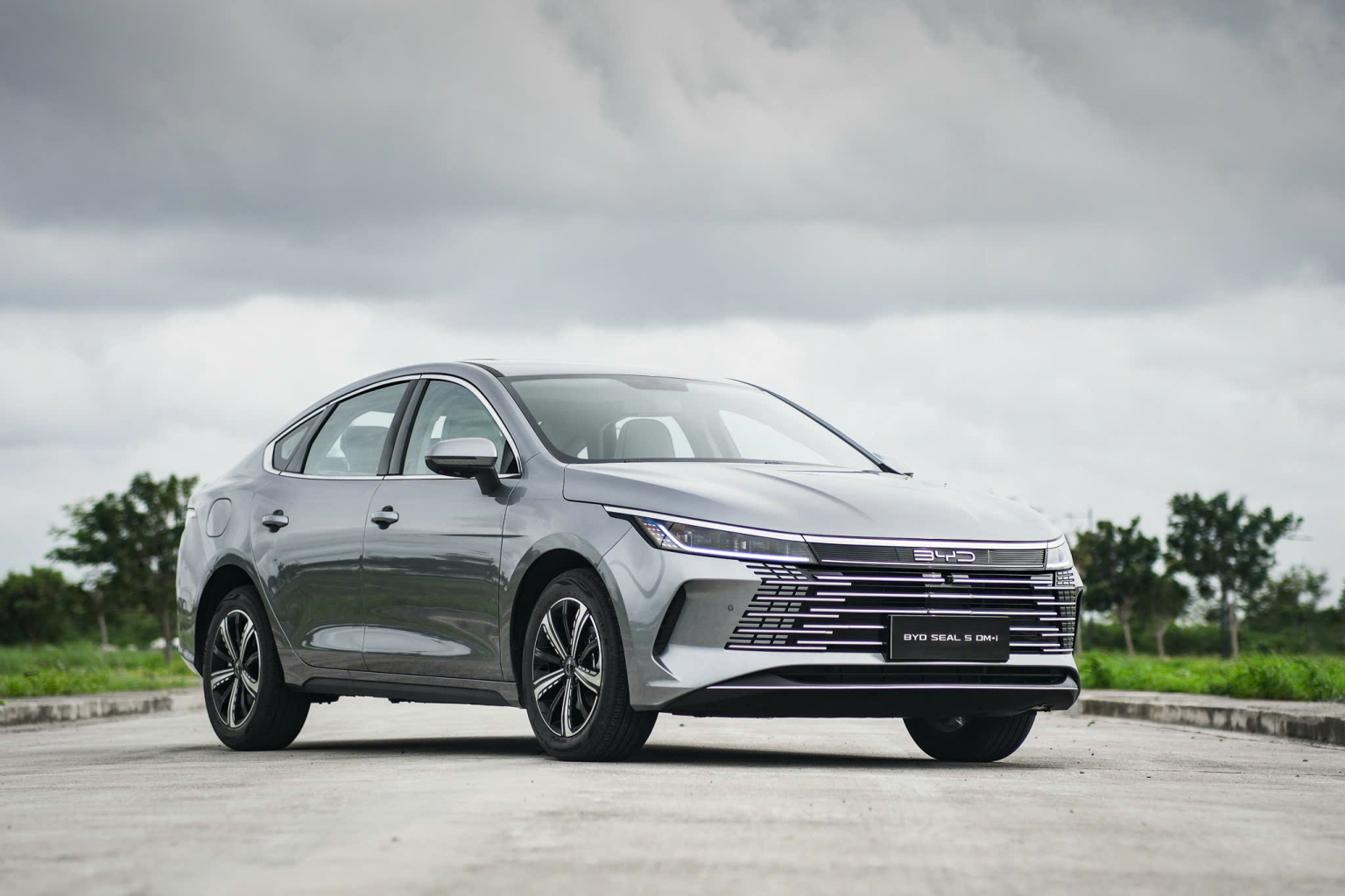 BYD Seal 5 Dm-i với thiết kế mang đậm dấu ấn Ocean Aesthetics vừa sang trọng vừa thể thao