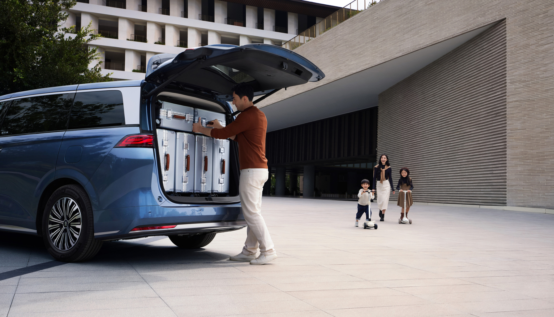 Khoang hành lý rộng rãi của BYD M9 có thể mở rộng hơn 2.000 lít, tối ưu cho chuyến đi dài hoặc chở hành lý lớn