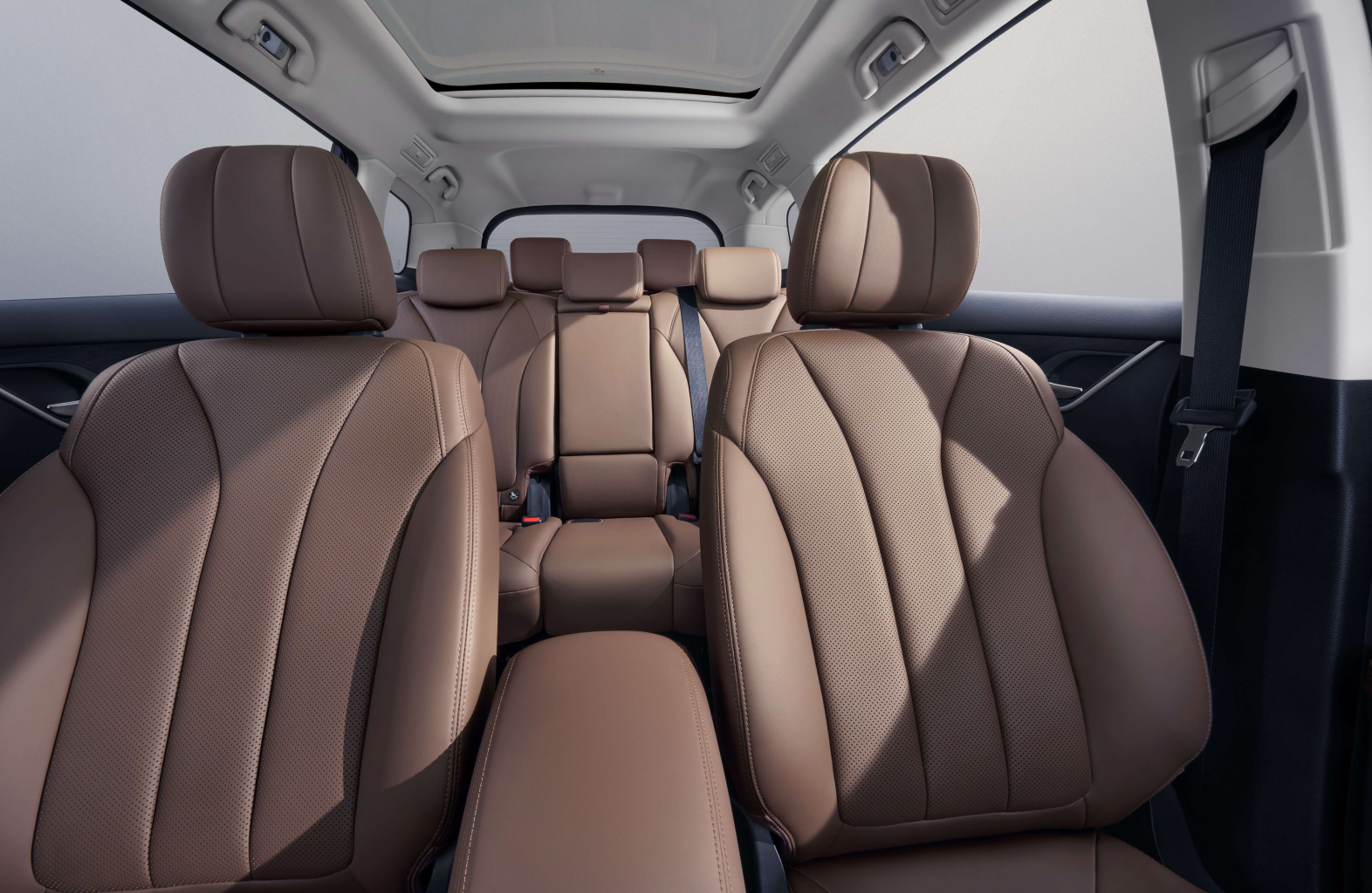 BYD M6 - Nội thất - Không gian nội thất rộng rãi với 7 ghế ngồi